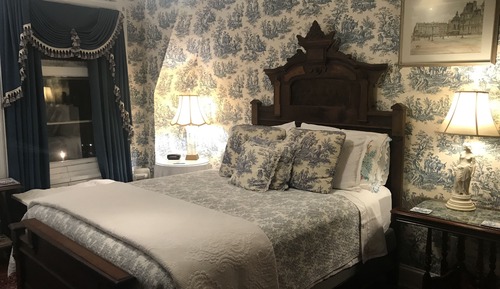 Standard Room, 1 Queen Bed (Private Bath, adjacent (not ensuite))