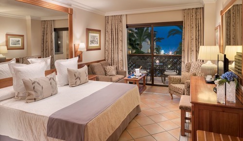 Senior Suite (2 adults and 2 children)