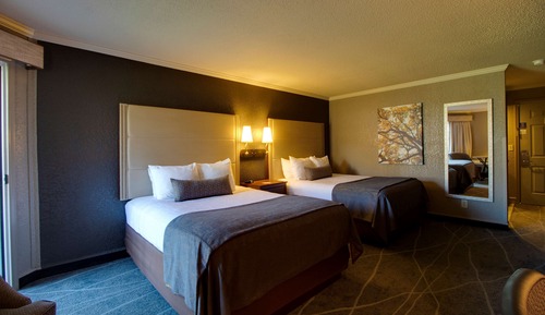 Standard Room, 2 Queen Beds, Accessible, Poolside