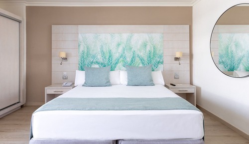 Deluxe Room, Pool View