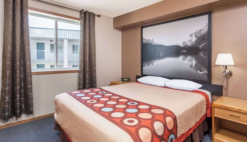 Room, 1 Queen Bed, Kitchen