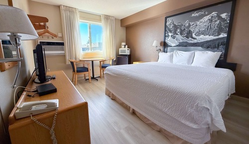 Standard Room, 1 King Bed