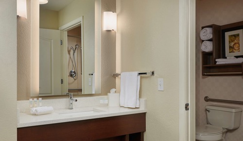 Studio, 1 Queen Bed, Accessible, Bathtub