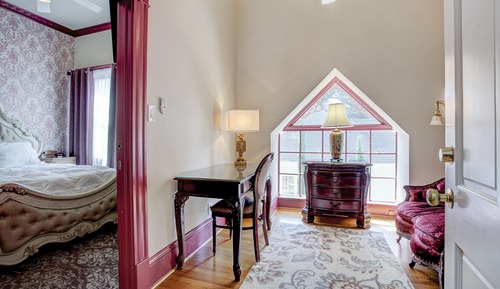 Suite, 1 Queen Bed