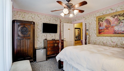 Standard Room, 1 Queen Bed