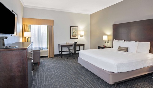 Deluxe Room, 1 King Bed, Accessible (Roll-In Shower)