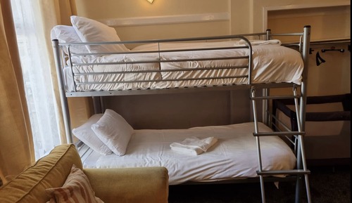 Suite, Ensuite (Number 5)