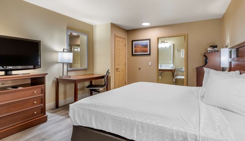 Standard Room, 1 King Bed, Accessible, Non Smoking