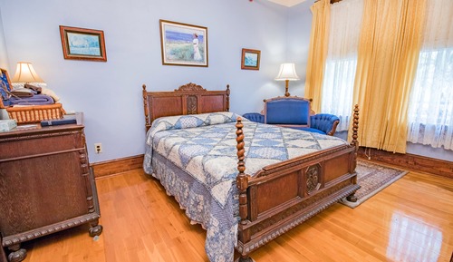 Basic Family Room, (Family Two Bedroom Suite)