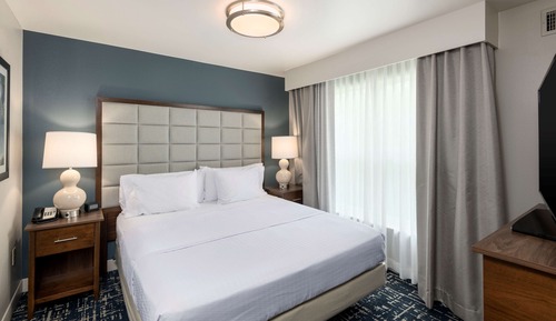 Suite, 1 King Bed, Accessible, Bathtub