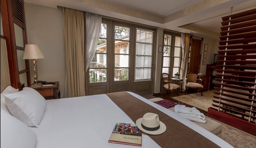 Deluxe Suite, 1 King Bed with Sofa bed