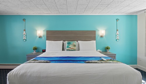 Standard Room, 1 King Bed, Non Smoking, Pool View