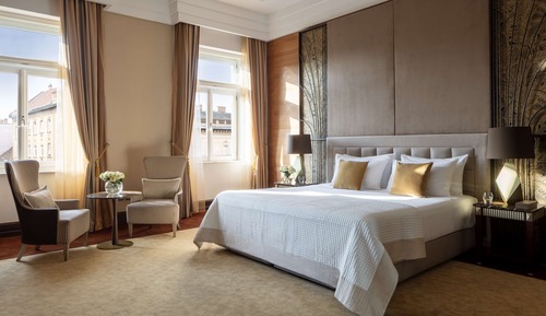 Grand Room, City View (Premium)