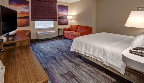 Room, 1 King Bed, Accessible, Bathtub (Mobility/Hearing)