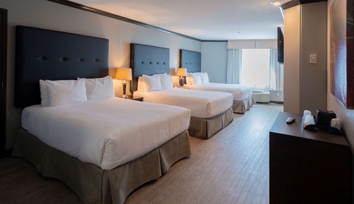 Suite, Multiple Beds, Non Smoking, Jetted Tub (Walk-in Shower)