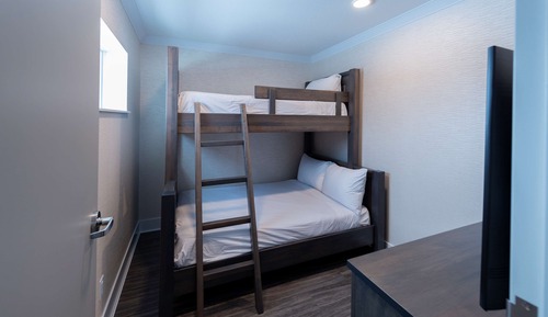 Family Suite, Multiple Beds, Non Smoking, Kitchen (1 King and 2 Single Bunk Beds)