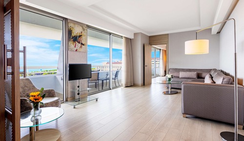 Deluxe Family Suite with Sea View and Balcony