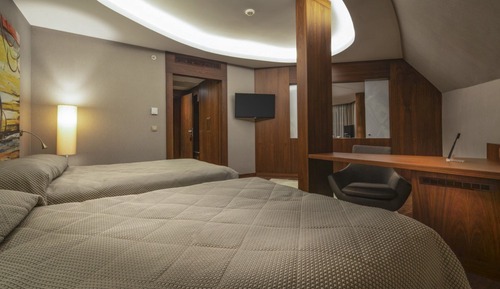 Deluxe Royal  Suite with Sea View and Balcony