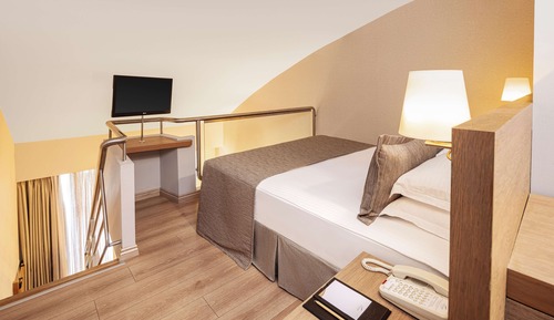 Deluxe Family Duplex Suite with Sea View and Balcony