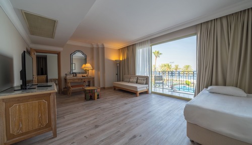 Main Building Deluxe Suite Sea View