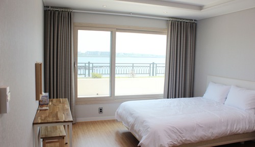 Family Room, Terrace, Ocean View (82 sqm.)