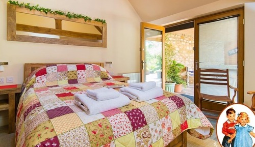 Double Room, Ensuite (The Wardrobe)