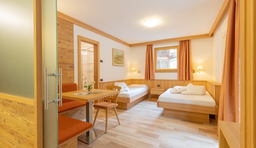 Family Room, Connecting Rooms