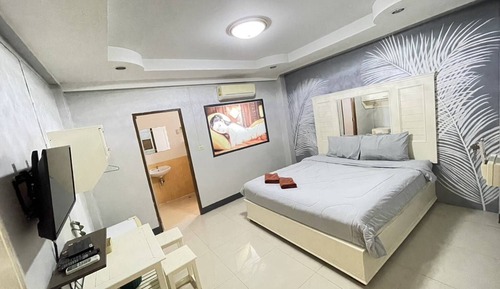 Double Room with Bathtub (Second Floor)