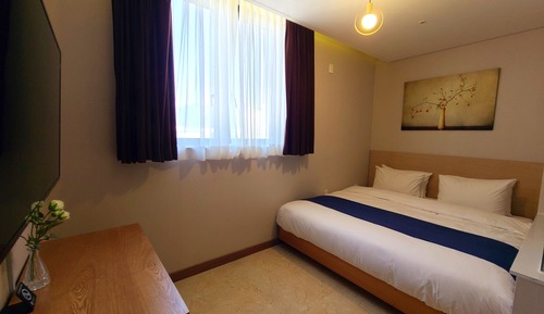 Suite Double (more than 2 people, extra person fee 15,000KRW/pax on the spot)