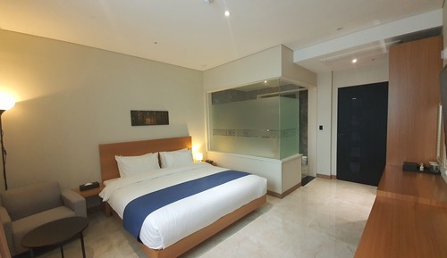 Deluxe Double Room (more than 2 people, extra person fee 15,000KRW on the spot)