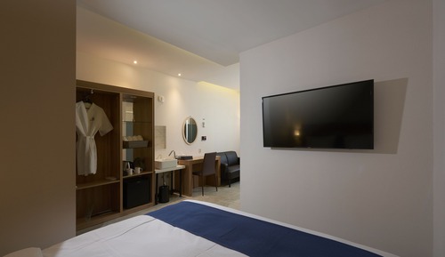 High Deluxe Double (more than 2 people, extra person fee 15,000KRW on the spot)