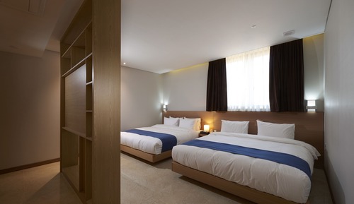 Premier Twin Room (more than 2 people, extra person fee 15,000KRW/pax on the spot)