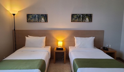 Business Twin Room (more than 2 people, extra person fee 15,000KRW on the spot)