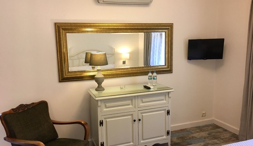Room, Garden View