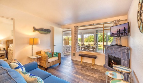 Deluxe Condo, 2 Bedrooms, Fireplace, Oceanfront