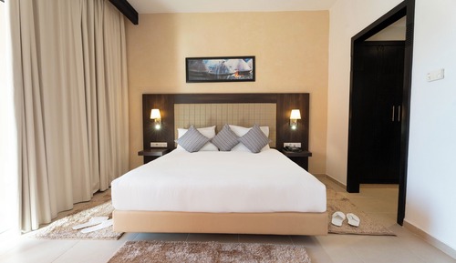 Deluxe Suite