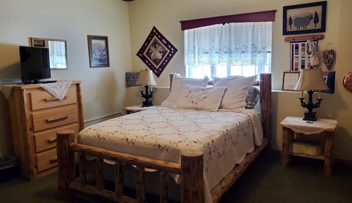 03 Standard Queen Room with Shared Bathroom