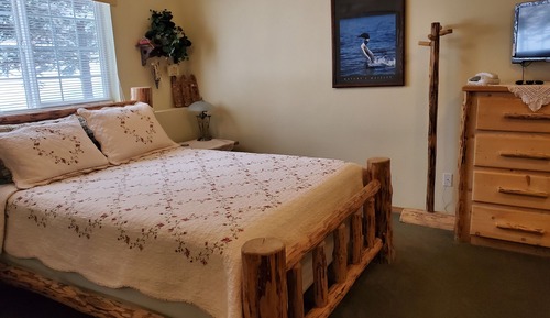 02 Premium Queen Room with Shared Bathroom