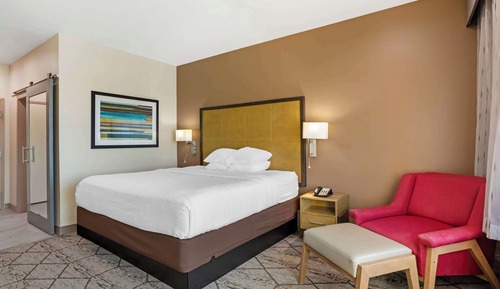 Junior Suite, 1 King Bed, Non Smoking, Kitchenette