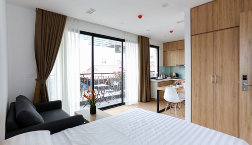 Superior Studio, 1 King Bed, City View
