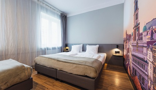 Standard Triple Room, 1 Bedroom, Private Bathroom, Courtyard View