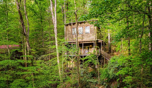 Luxury Tree House, 2 Bedrooms, Hot Tub, Mountainside