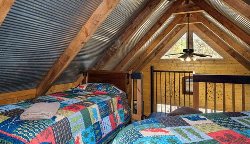 Panoramic Cabin, 2 Bedrooms, Hot Tub, River View