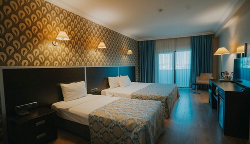 Standard Double or Twin Room, Partial Sea View