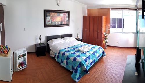 Luxury House, Mountain View