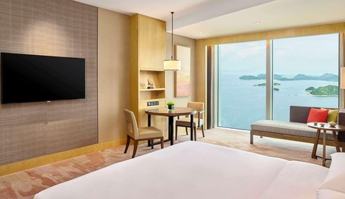 Club Room, 1 King Bed, Ocean View