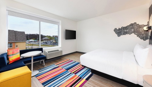 Room, 1 King Bed (Mobility Accessible, Tub)