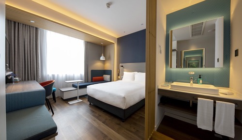 Standard Room, 1 Queen Bed