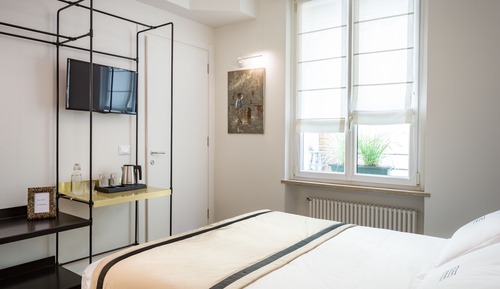 Double Room, 1 Queen Bed (1)