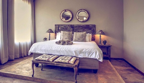 Room (2)